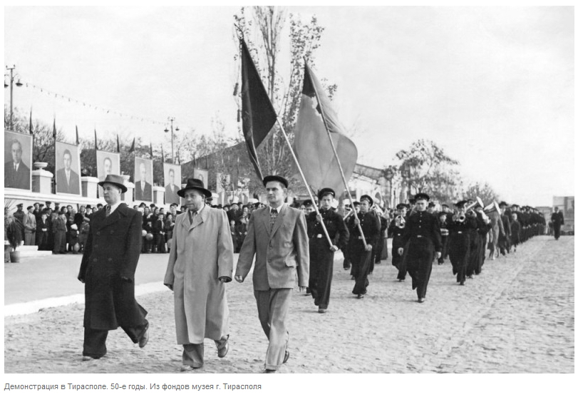 50 ые. Демонстрация